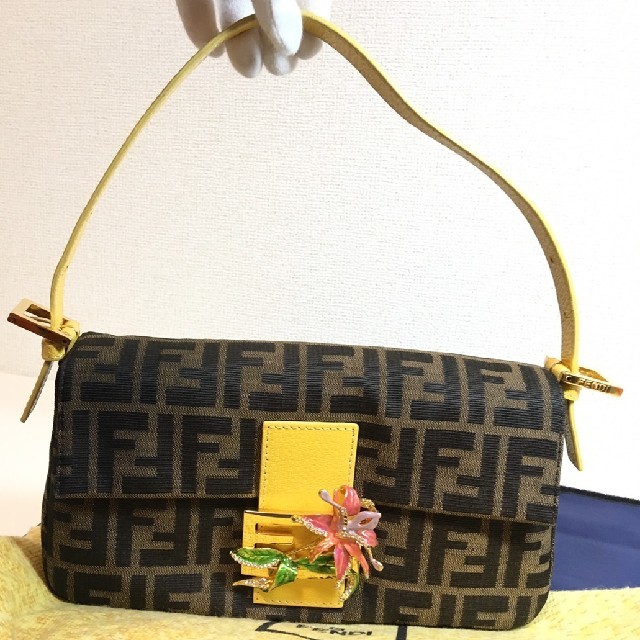 FENDI　フェンディ　ゴールド　金　マンマバケット　マンマバッグ　レアフェンディ