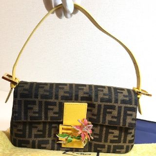 フェンディ(FENDI)のレア　フェンディ　ズッカ柄　お花モチーフ　ゴールド金具　マンマ　バケット(ショルダーバッグ)