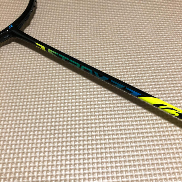 【新品未使用】YONEX バドミントン ラケット ASTROX77