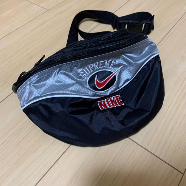 Supreme(シュプリーム)の19ss Supreme NIKE Shoulder Bag メンズのバッグ(ショルダーバッグ)の商品写真