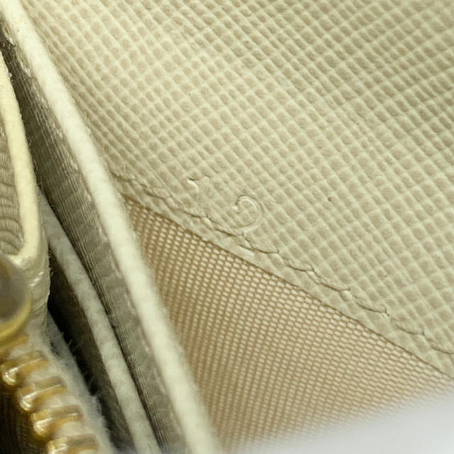 PRADA(プラダ)のPRADA プラダ 長財布 ラウンドジップ サフィアーノ アイボリー 白系 レディースのファッション小物(財布)の商品写真