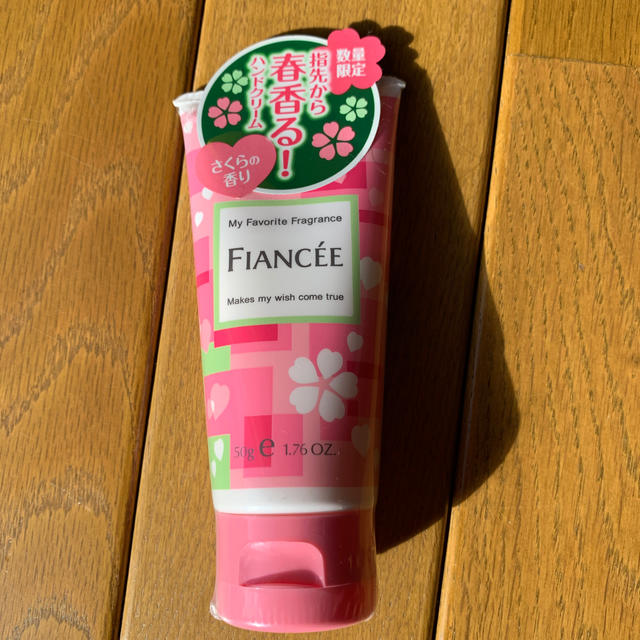 FIANCEE(フィアンセ)のフィアンセ ハンドクリーム さくらの香り(50g) コスメ/美容のボディケア(ハンドクリーム)の商品写真