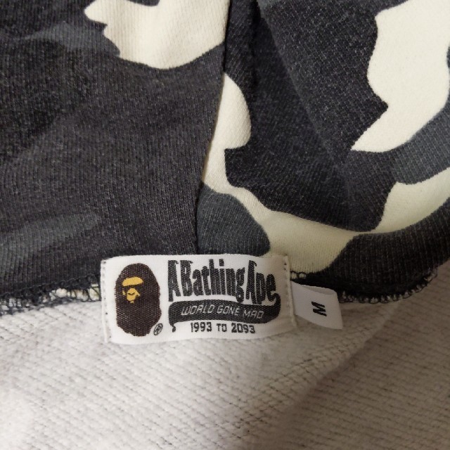 A BATHING APE(アベイシングエイプ)のape シャークパーカー　蛍光 メンズのトップス(パーカー)の商品写真