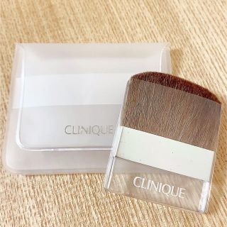 クリニーク(CLINIQUE)のクリニーク パウダーブラシ 【新品未使用】(その他)