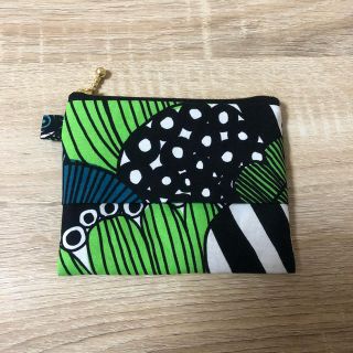 マリメッコ(marimekko)のマリメッコ ティッシュケース付き ポーチ ハンドメイド(ポーチ)