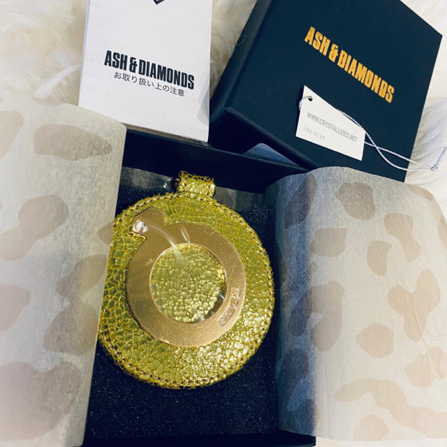 ASH&DIAMONDS(アッシュアンドダイアモンド)の箱付未使用ASH&DIAMONDSアッシュ&ダイヤモンド ミラーチャームイエロー レディースのファッション小物(ミラー)の商品写真