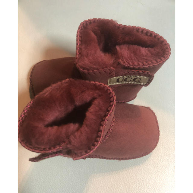 UGG(アグ)の新品】UGG ムートンブーツ　ベビー キッズ/ベビー/マタニティのベビー靴/シューズ(~14cm)(ブーツ)の商品写真