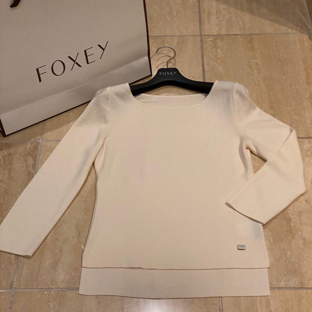 FOXEY(フォクシー)のFOXEY 38 白ニット レディースのトップス(ニット/セーター)の商品写真