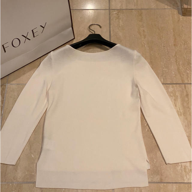 FOXEY(フォクシー)のFOXEY 38 白ニット レディースのトップス(ニット/セーター)の商品写真