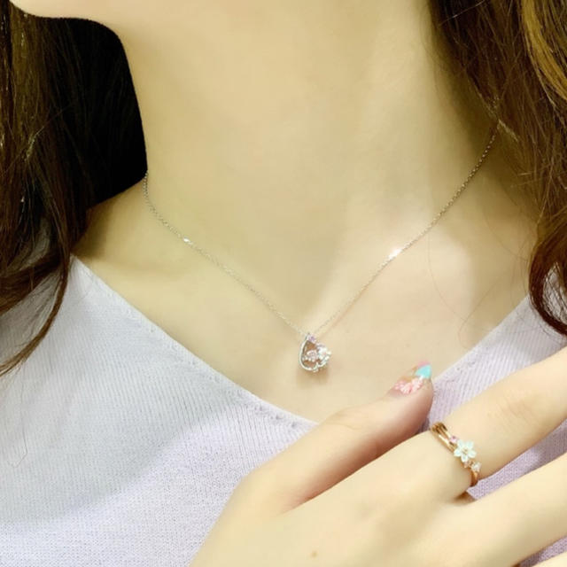 Samantha Silva(サマンサシルヴァ)の◇SAMANTHA SILVAのＳＡＫＵＲＡＳｗｉｎｇｌｅネックレス レディースのアクセサリー(ネックレス)の商品写真