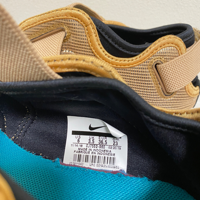 NIKE(ナイキ)のエアリフト　ゴールド　23 レディースの靴/シューズ(サンダル)の商品写真