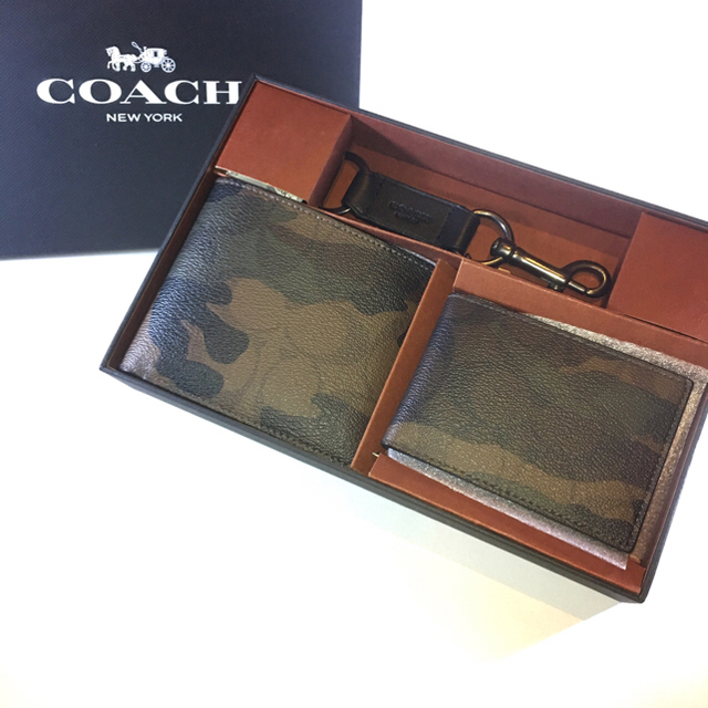 COACH(コーチ)の【新品未使用】coach ギフトボックス3点セット【カモフラ/迷彩】 メンズのファッション小物(折り財布)の商品写真