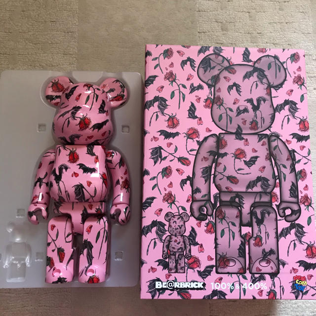 MEDICOM TOY(メディコムトイ)の ベアブリック KIDILL BAT & ROSE 400％ Pink エンタメ/ホビーのフィギュア(その他)の商品写真