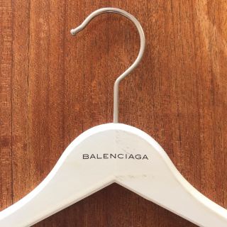 バレンシアガ(Balenciaga)の本物　ヴィンテージ　バレンシアガ　BALENCIAGA 木製ハンガー(押し入れ収納/ハンガー)