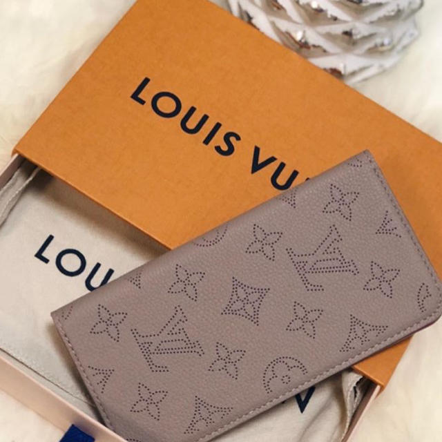 LOUIS VUITTON(ルイヴィトン)のルイヴィトン♡マヒナ♡ガレ♡iPhoneケース♡新品未使用 スマホ/家電/カメラのスマホアクセサリー(iPhoneケース)の商品写真