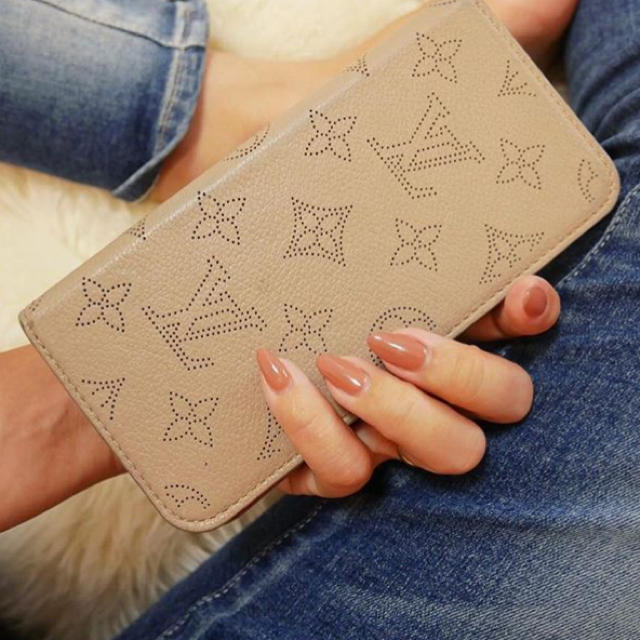 LOUIS VUITTON(ルイヴィトン)のルイヴィトン♡マヒナ♡ガレ♡iPhoneケース♡新品未使用 スマホ/家電/カメラのスマホアクセサリー(iPhoneケース)の商品写真