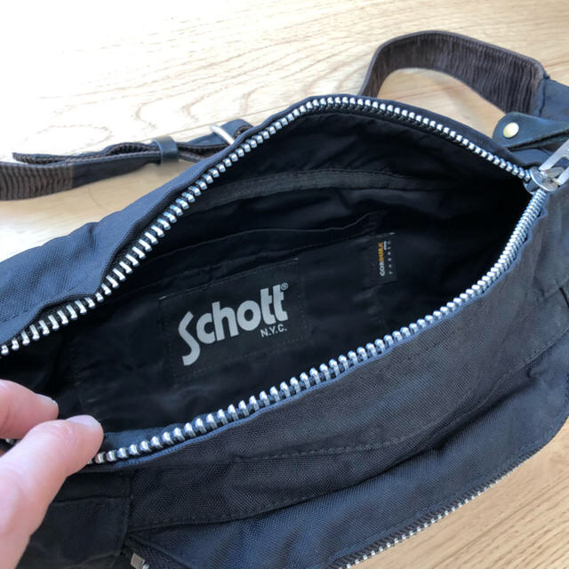 schott(ショット)の【定価21000円】schott   ボディーバック　ショルダーバック メンズのバッグ(ボディーバッグ)の商品写真