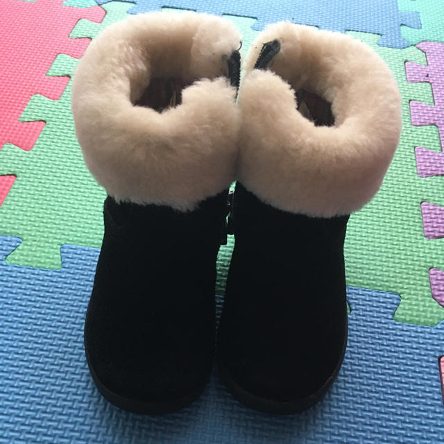 UGG(アグ)のりんごあめ０５１１様　専用 キッズ/ベビー/マタニティのキッズ靴/シューズ(15cm~)(ブーツ)の商品写真