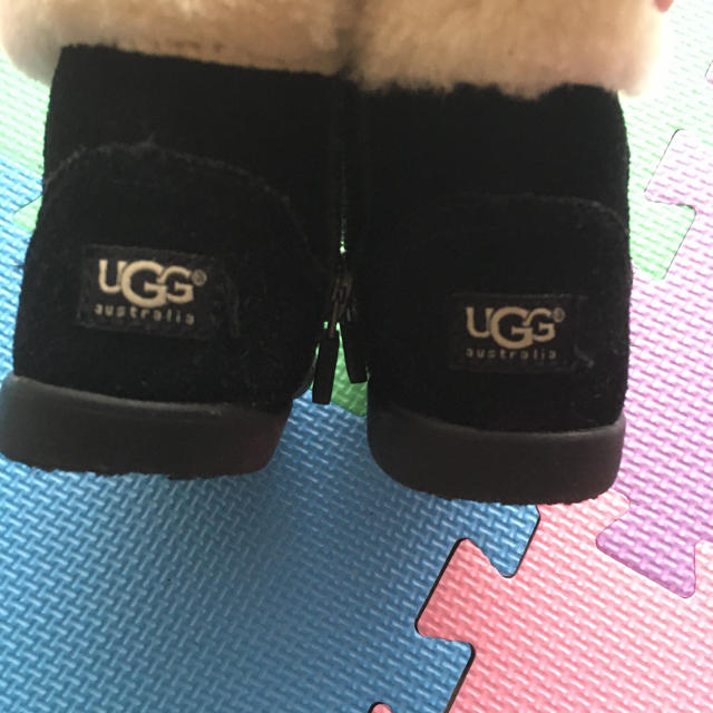 UGG(アグ)のりんごあめ０５１１様　専用 キッズ/ベビー/マタニティのキッズ靴/シューズ(15cm~)(ブーツ)の商品写真