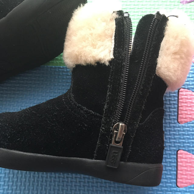 UGG(アグ)のりんごあめ０５１１様　専用 キッズ/ベビー/マタニティのキッズ靴/シューズ(15cm~)(ブーツ)の商品写真