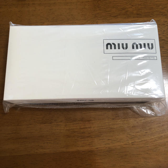 miumiu(ミュウミュウ)の新品未開封☆miu miu 非売品 ポーチ レディースのファッション小物(ポーチ)の商品写真