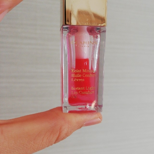 CLARINS(クラランス)のCLARINS　リップコンフォートオイル 04　キャンディ コスメ/美容のベースメイク/化粧品(リップグロス)の商品写真