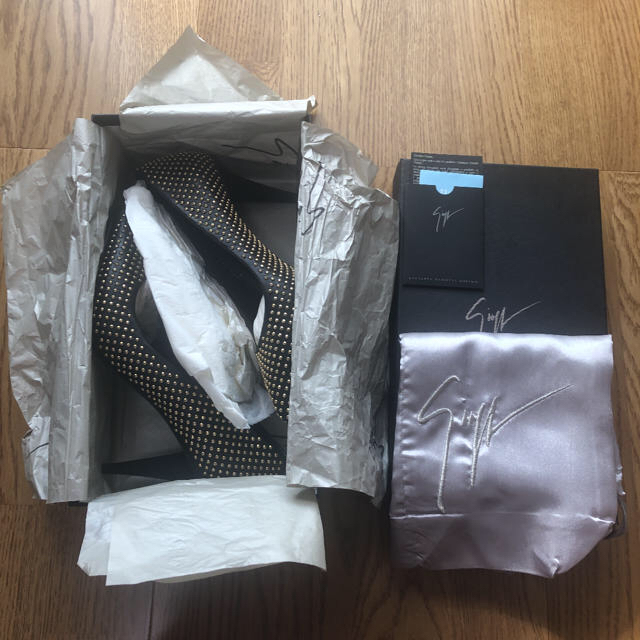 Christian Louboutin(クリスチャンルブタン)の【Giuseppe Zanotti】美品！着用1日短時間！箱&靴袋付パンプス レディースの靴/シューズ(ハイヒール/パンプス)の商品写真