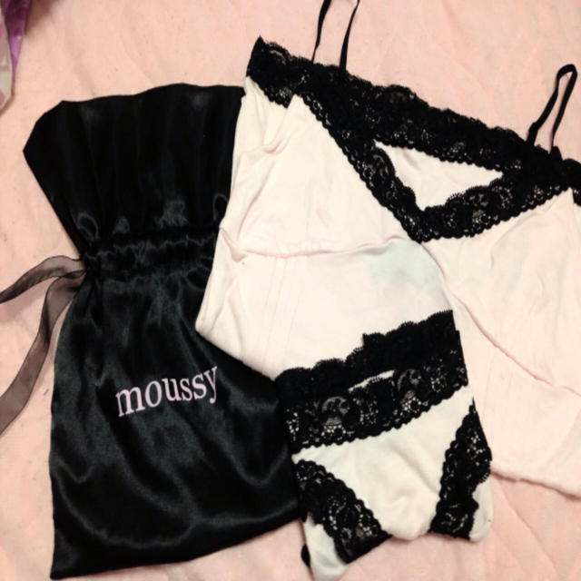 moussy(マウジー)のmussy キャミソールとパンツセット レディースのルームウェア/パジャマ(ルームウェア)の商品写真