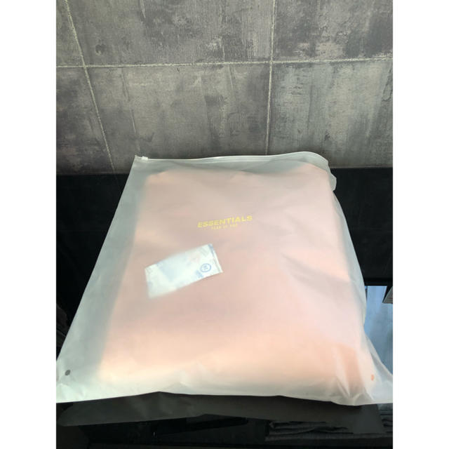 FEAR OF GOD(フィアオブゴッド)のFOG Essentials pink エッセンシャルズ　パーカー　ピンク　L メンズのトップス(パーカー)の商品写真