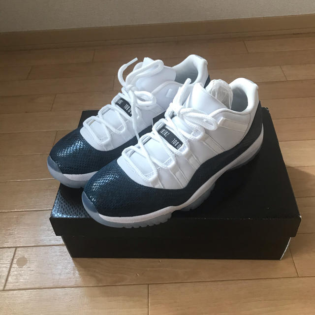 NIKE(ナイキ)のNIKE AIR JORDAN 1 1 RETRO LOW LE メンズの靴/シューズ(スニーカー)の商品写真