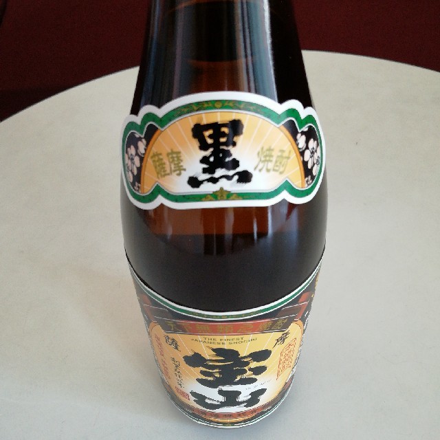 富乃宝山　黒　1.8L 食品/飲料/酒の酒(焼酎)の商品写真