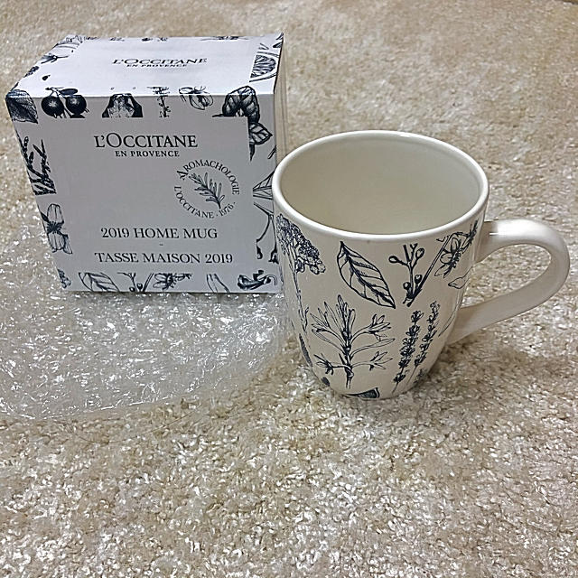 L'OCCITANE(ロクシタン)の新品 非売品☆LOCCITANE☆ノベルティ プロヴァンスマグカップ インテリア/住まい/日用品のキッチン/食器(グラス/カップ)の商品写真