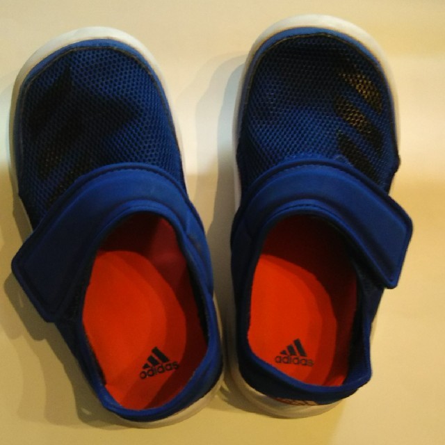 adidas(アディダス)のadidas キッズ サンダル キッズ/ベビー/マタニティのキッズ靴/シューズ(15cm~)(サンダル)の商品写真