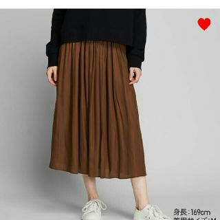 ユニクロ(UNIQLO)のタグ付き　新品　ユニクロギャザーロングスカート　S  丈短め　ブラウン(ロングスカート)