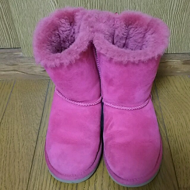 UGG(アグ)のUGG  キッズ キッズ/ベビー/マタニティのキッズ靴/シューズ(15cm~)(ブーツ)の商品写真