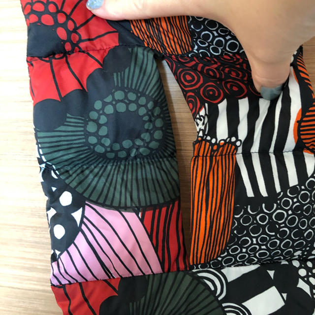 marimekko(マリメッコ)のUNIQLO × marimekko ダウンマフラー　日本未発売 レディースのファッション小物(マフラー/ショール)の商品写真