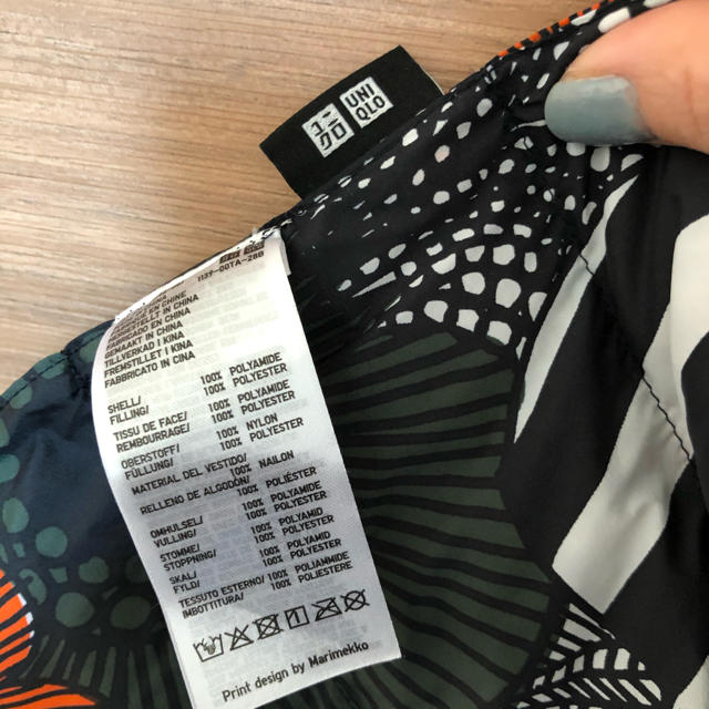 marimekko(マリメッコ)のUNIQLO × marimekko ダウンマフラー　日本未発売 レディースのファッション小物(マフラー/ショール)の商品写真