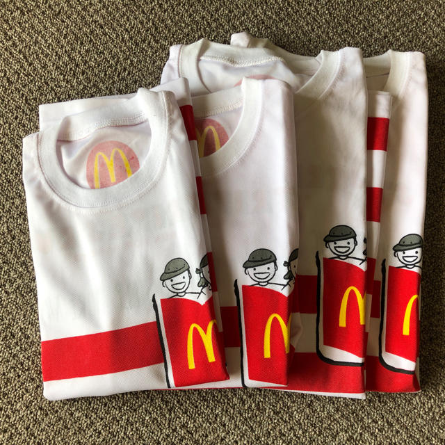 マクドナルド(マクドナルド)のマクドナルドTシャツ 家族用+スピードラーニング１巻分 レディースのトップス(Tシャツ(半袖/袖なし))の商品写真