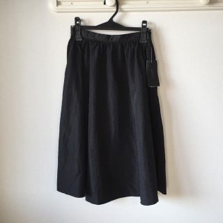 ザラ(ZARA)の＊新品 ZARA ナイロンスカート(ひざ丈スカート)