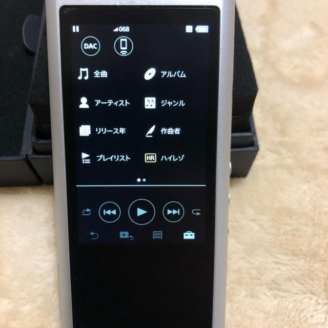 WALKMAN(ウォークマン)の《極美品》SONY NW-ZX300 64G ハイレゾ音源シルバー スマホ/家電/カメラのオーディオ機器(ポータブルプレーヤー)の商品写真