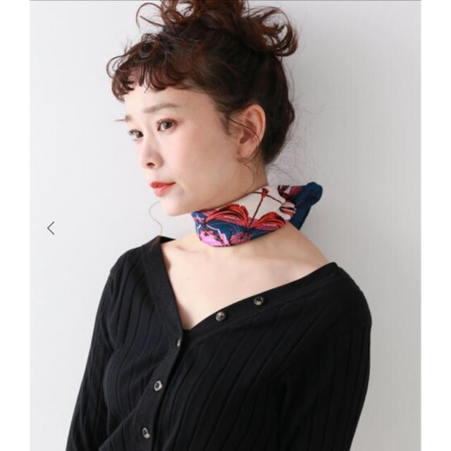 SLOBE IENA(スローブイエナ)の★新品 未使用タグ付き★マニプリ SILK CHAIN TASSELスカーフ レディースのファッション小物(バンダナ/スカーフ)の商品写真