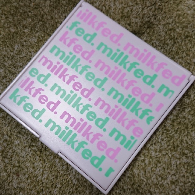 MILKFED.(ミルクフェド)のmilkfed． ミニミラー 未使用新品 インテリア/住まい/日用品のインテリア小物(卓上ミラー)の商品写真