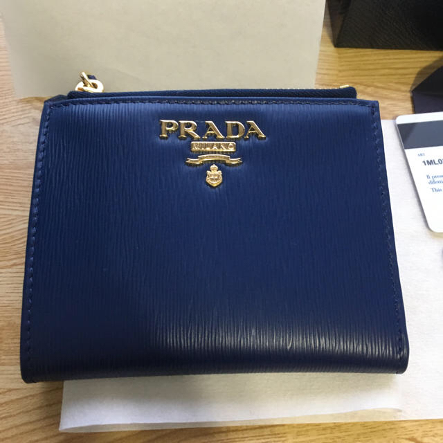 PRADA(プラダ)のみー様専用＊プラダ　ネイビー　財布　新品未使用 メンズのファッション小物(折り財布)の商品写真