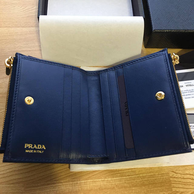 PRADA(プラダ)のみー様専用＊プラダ　ネイビー　財布　新品未使用 メンズのファッション小物(折り財布)の商品写真