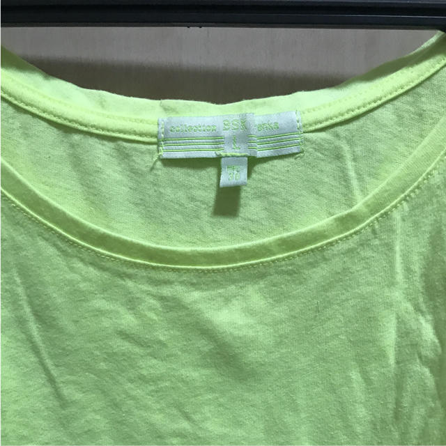 Bershka(ベルシュカ)のベルシュカ　Tシャツ レディースのトップス(Tシャツ(半袖/袖なし))の商品写真