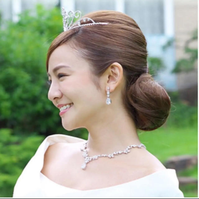 Vera Wang(ヴェラウォン)のLove Tiara ラブティアラ ネックレス イヤリング セット ハンドメイドのウェディング(ヘッドドレス/ドレス)の商品写真