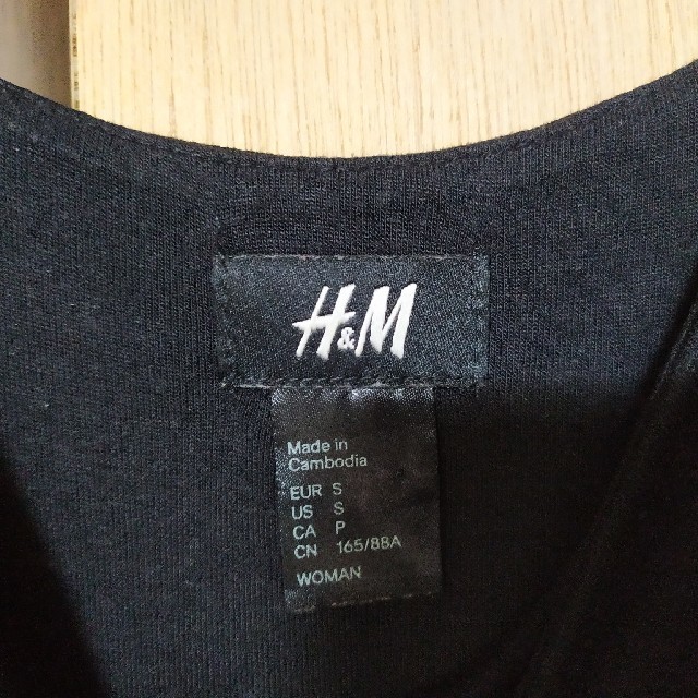 H&M(エイチアンドエム)の黒いワンピース　エイチアンドエム レディースのワンピース(ひざ丈ワンピース)の商品写真