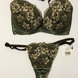 ラヴィジュール(Ravijour)の新品　ラヴィジュール（F65-70/F）(ブラ&ショーツセット)