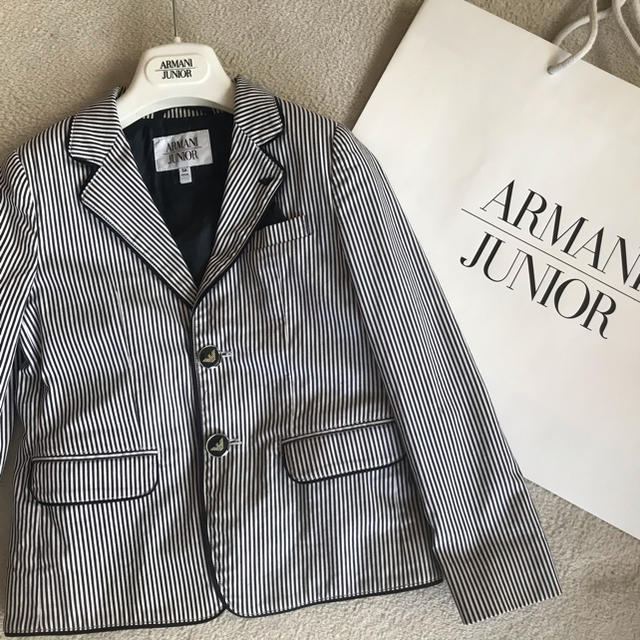 ARMANI juniorの薄手のモノトーンのジャケット