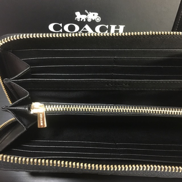 COACH(コーチ)のプレゼントにも❤️新品コーチ正規品エンボスドスネーク ラウンドファスナー長財布 レディースのファッション小物(財布)の商品写真